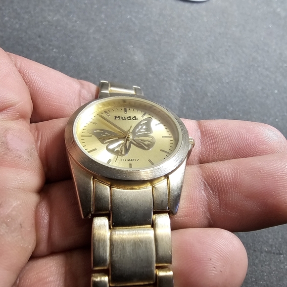 Mudd Ladies Quartz Fashion Watch Gold Tone Y2K Style Working Butterfly Dial show - Picture 5 of 10